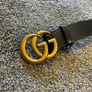 black and gold fake gucci belt